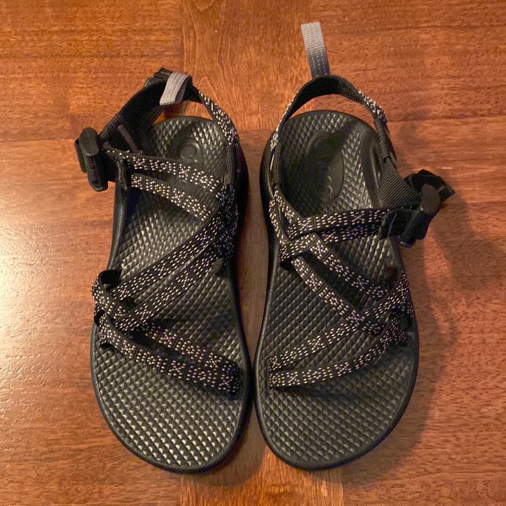 Kids size 1 Chaco shoes black sandal Chacos